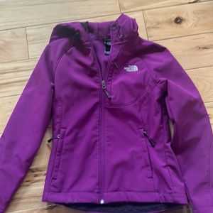 Women North Face jacket with hood. Magenta